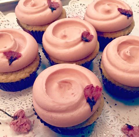 マグノリベーカリー 桜カップケーキ
