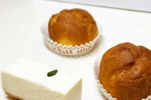 しろたえのチーズケーキとシュークリーム
