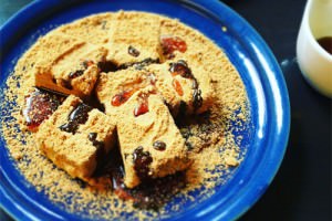 鍵善良房のわらびもち