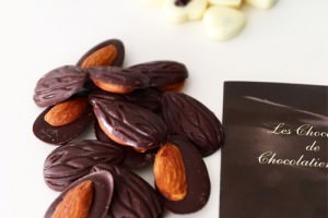 ショコラティエ・エリカのブラックアーモンド