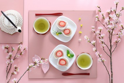 いちご大福 桜の花 ティータイム