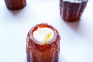 カヌレ堂の季節のカヌレ