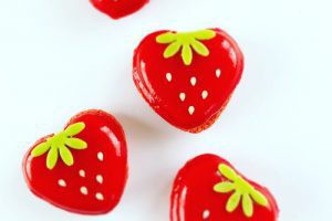 アトリエ ドゥ ゴディバの苺のマカロン