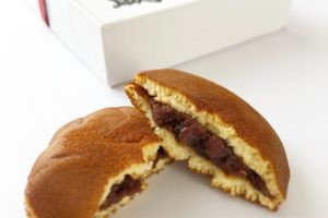 清寿軒　大判どら焼き