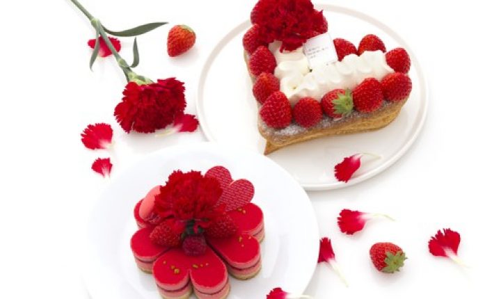 お花型のケーキに感謝を込めて!サダハル・アオキの母の日ケーキ