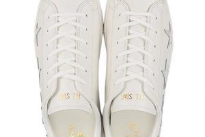 コンバースの白スニーカー