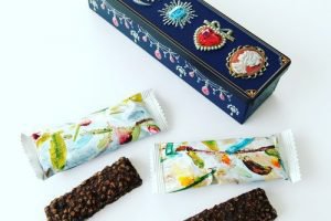 青山デカーボの宝石箱缶