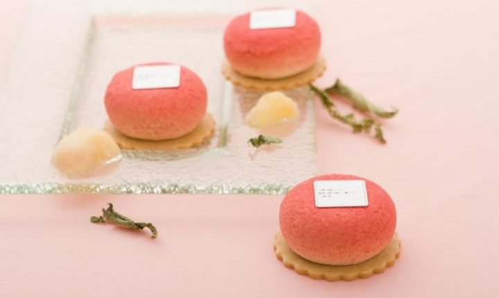 サダハル・アオキの夏ケーキ!フルーティーな桃の味わいを満喫