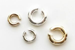 サスキアディツのイヤーカフ