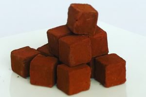 生チョコ発祥のシルスマリアの公園通りの石畳シルスミルク