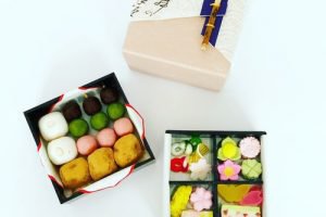 甘春堂の京風和菓子の花見弁当,2段