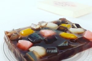 麻布昇月堂の一枚流し麻布あんみつ羊かん