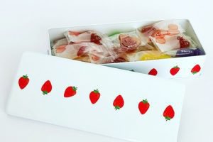  彩果の宝石のいちご缶