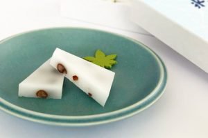 鶴屋吉信の御所氷室