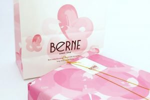 ベルンのミルフィユの包装と紙袋