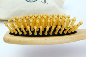 ニールズヤードレメディーズのヘアブラシ