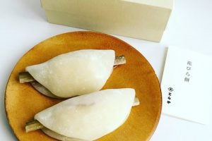 とらやの花びら餅