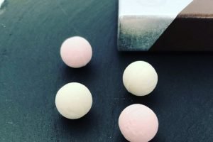 塩芳軒の雪まろげ