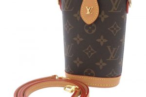 ルイヴィトンのフォールド・ミー ポーチ