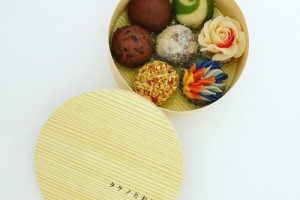 「タケノとおはぎ」のワッパ入りおはぎ