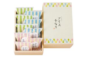 両口屋是清のアイス千なり