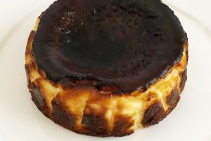 カオリーヌ菓子店のバスクチーズケーキ
