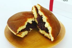 清寿軒の大判どらやき