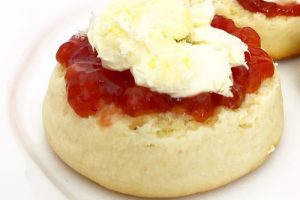 ロダスのスコーン（いちごジャムとクロテッドクリーム）