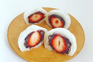 鳴海餅本店のいちご大福（つぶあん）