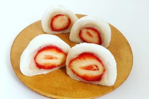 鳴海餅本店の白あんのいちご大福