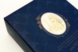 成城アルプスの包装氏