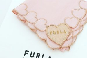 フルラのエンブロイダリーハンカチ