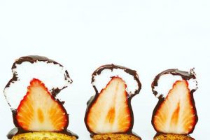 オザワ洋菓子店のイチゴシャンデの断面