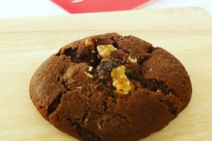 ベンズクッキーズのダブルチョコレート＆クルミ