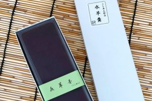 岬屋の水羊羹の箱と水羊羹