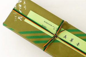 岬屋の水羊羹の箱と包装