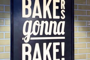 ベイカーズ ゴナ ベイクの店舗の看板