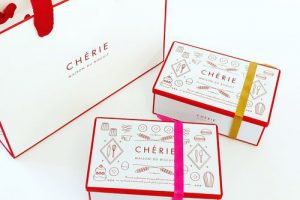 ビスキュイサンドの缶