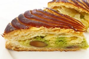 カットした、ジョアンのプレミアムガレット・デ・ロワ