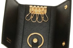 プラダのスマートキーケース