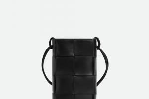 ボッテガヴェネタのスマホポーチ