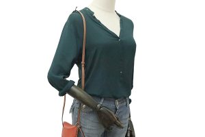 ロエベのスマホポーチ