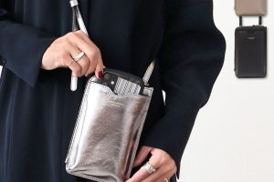 ヴィオラドーロのスマホポシェット