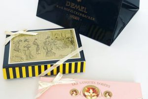 デメルのチョコのパッケージと紙袋