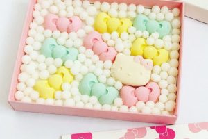 亀屋良長の暦（Hello Kitty × 亀屋良長）