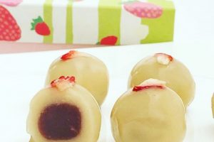 亀屋良長の烏羽玉〈いちごミルク〉