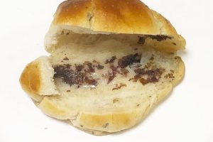 トリュフベーカリーの海藻バターの塩パン