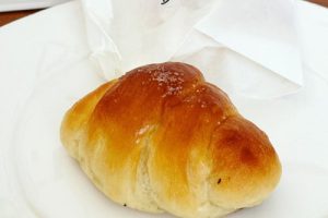 トリュフベーカリーの「白トリュフの塩パン」