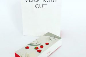 いちごバターサンドの紙袋と箱