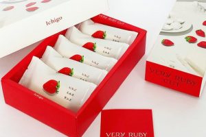 箱に入ったいちごミルクサンド